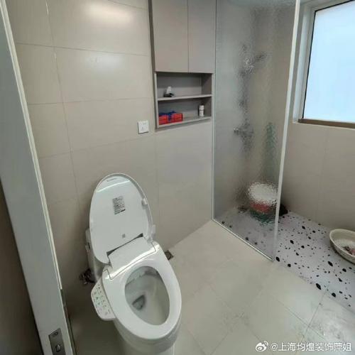 装修卫生间应该选择大瓷砖还是小瓷砖，装修洗手间需要准备什么东西。 装修卫生间应该选择大瓷砖还是小瓷砖，装修洗手间需要准备什么东西。 买房须知