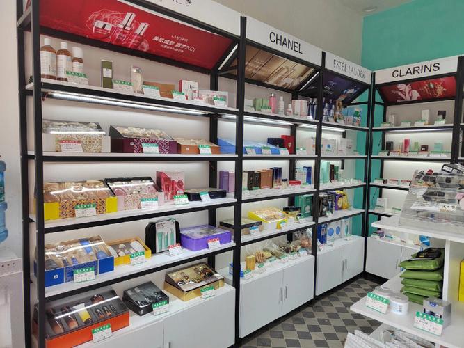 本人想开一个化妆品店,需要多少资金,进货渠道有哪些,日化店装修需要准备什么东西。 家居装饰 本人想开一个化妆品店,需要多少资金,进货渠道有哪些,日化店装修需要准备什么东西。 本人想开一个化妆品店,需要多少资金,进货渠道有哪些,日化店装修需要准备什么东西。 家居装饰
